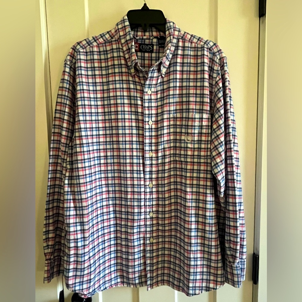 Men’s size XL Chaps button down casual shirt. Excellent condition.